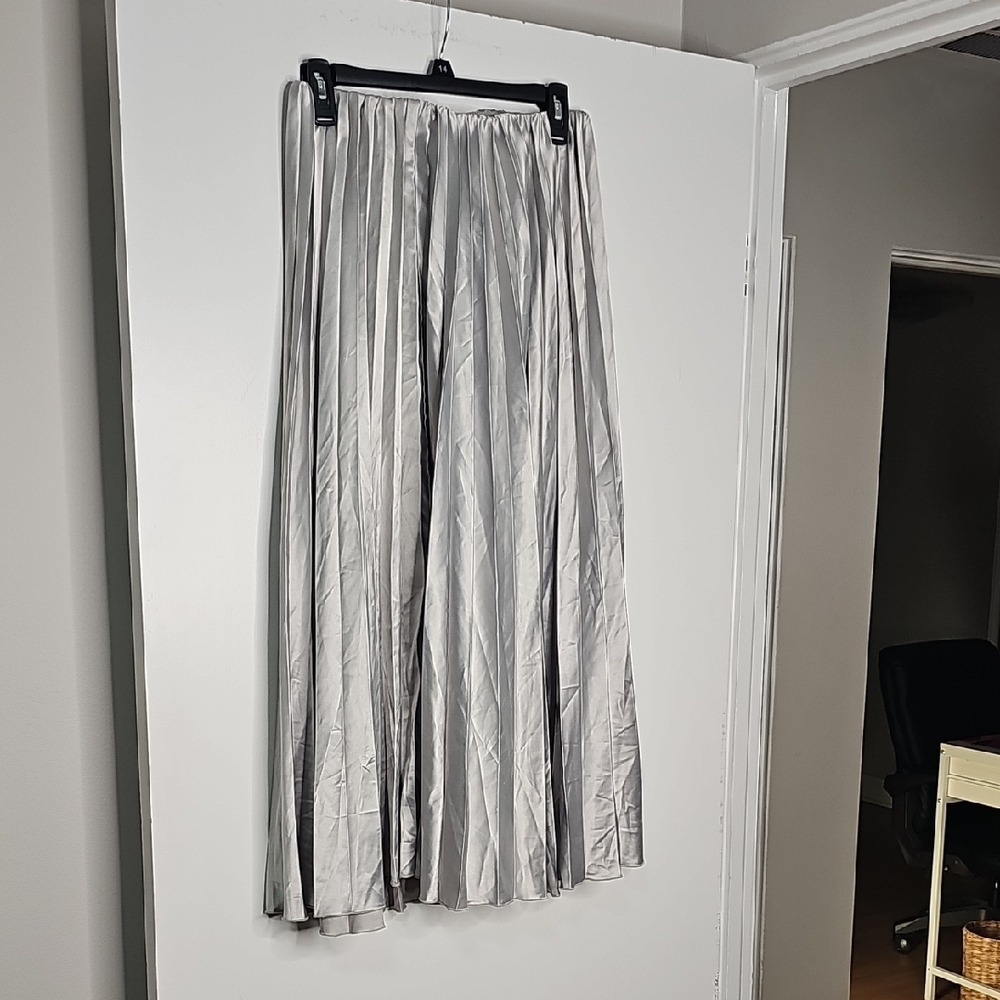 H&M Shiny Silver A-Line Skirt - Picture 3 of 6